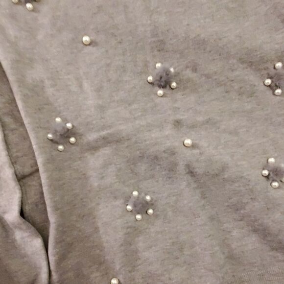 Beautiful M&V soft gray sweater with pearl detail - Picture 3 of 8